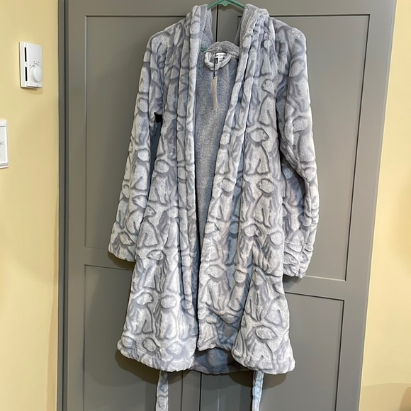 Vera Bradley Intimates & Sleepwear Nwt Plush Grey Sm Vera Bradley